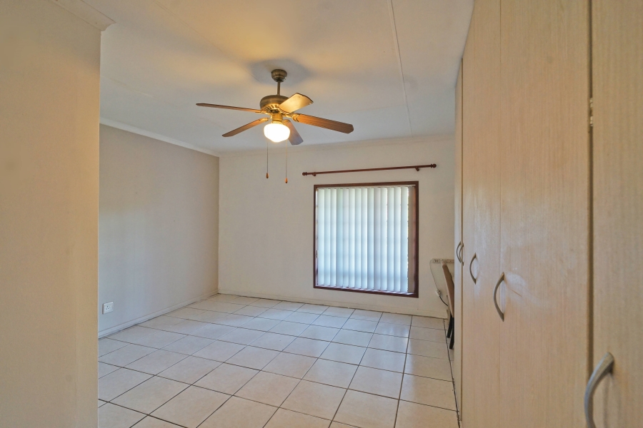 4 Bedroom Property for Sale in Cove Rock Eastern Cape